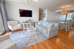 8560 Queensway Blvd.  photo 4