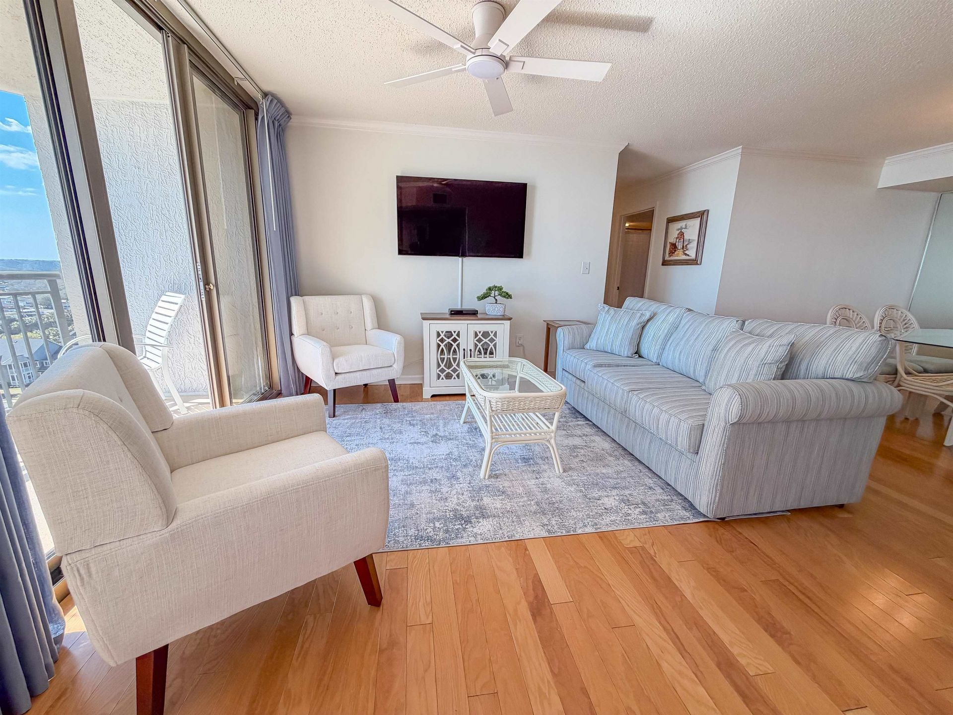 8560 Queensway Blvd.  Photo 6