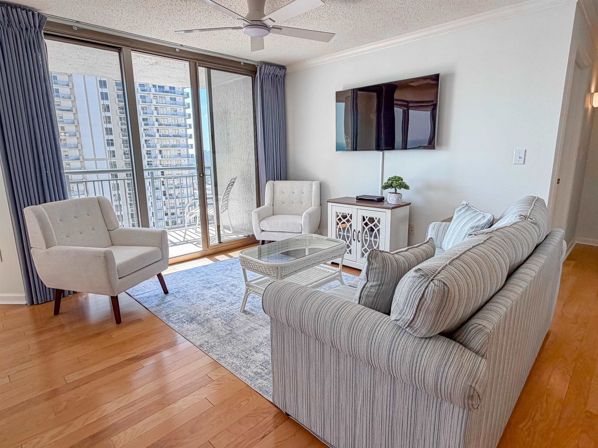 8560 Queensway Blvd.  Photo 7