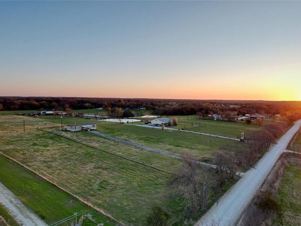 771 County Road 121 , Gainesville, TX 76240