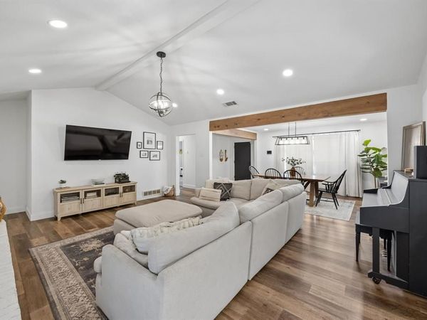 812 Prestwick Street, Bedford, TX 76022