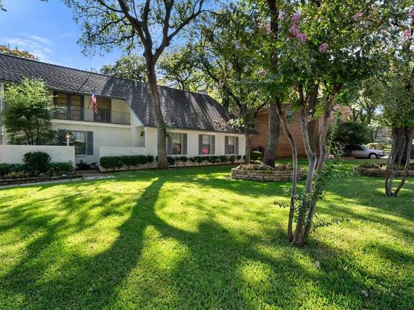 905 Live Oak Lane , Arlington, TX 76012