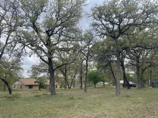 135 Pullman, La Vernia, TX 78121