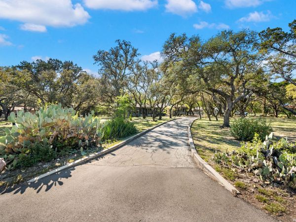114 Wagon Trail Road, Shavano Park, TX 78231