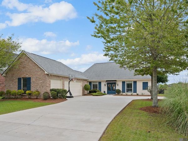 6182 Breeze Point Dr, Gonzales, LA 70737