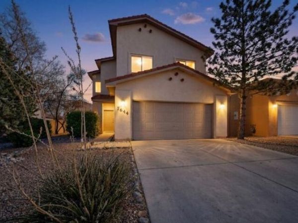 7644 Calle Comodo NE, Albuquerque, NM 87113
