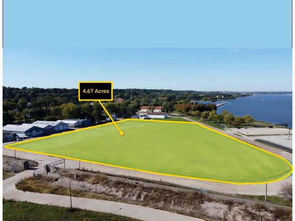 5420 Old River Road , Moline, IL 61265