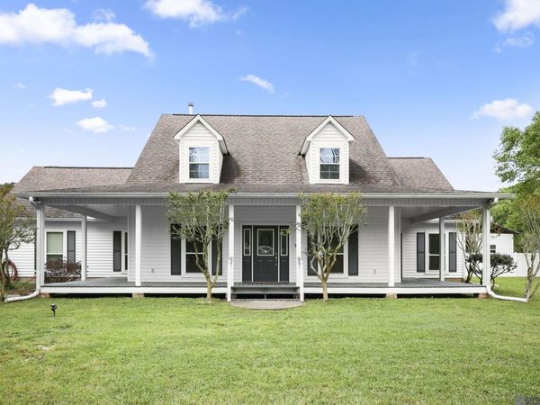 29725 Henderson Ln, Walker, LA 70785