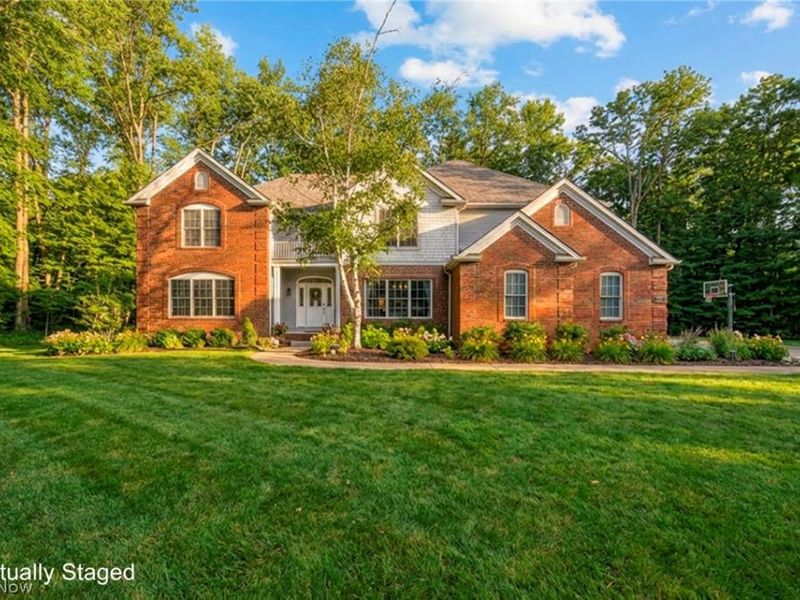 1953 Stone Ridge Drive, Hinckley, OH 44233 Photo 2