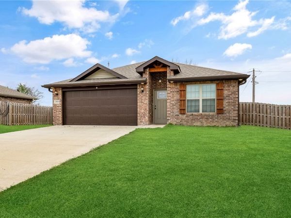 1513 Emma Street , Gentry, AR 72734