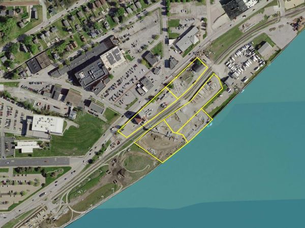 803 E River Drive , Davenport, IA 52803