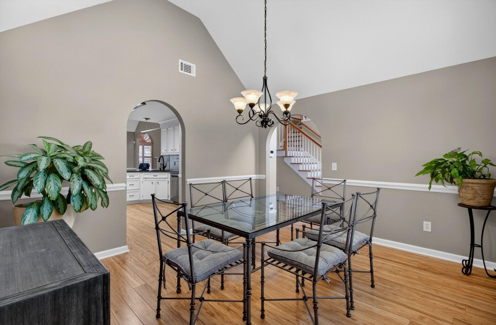 668 Majestic Oaks Drive Photo 10