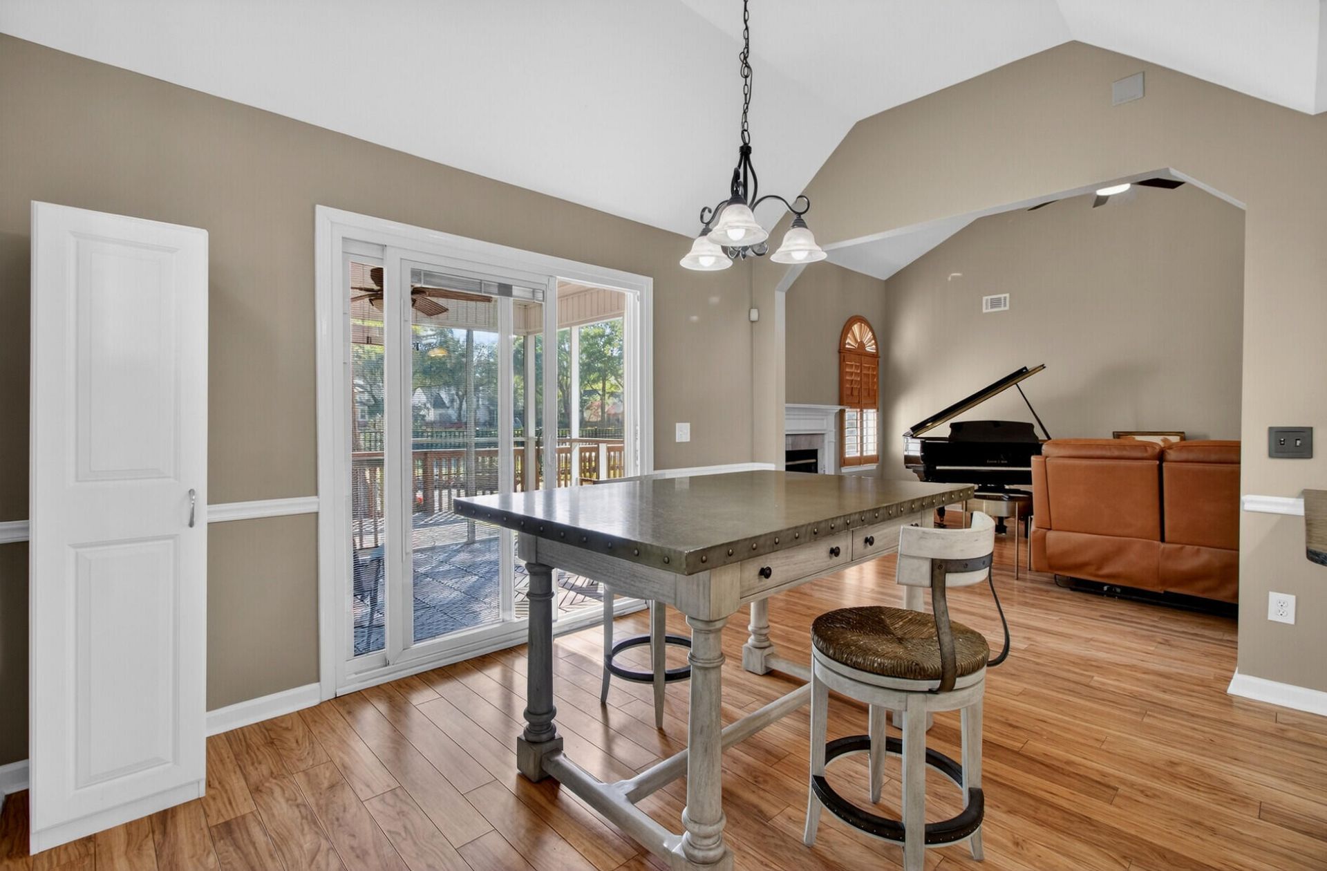 668 Majestic Oaks Drive Photo 16