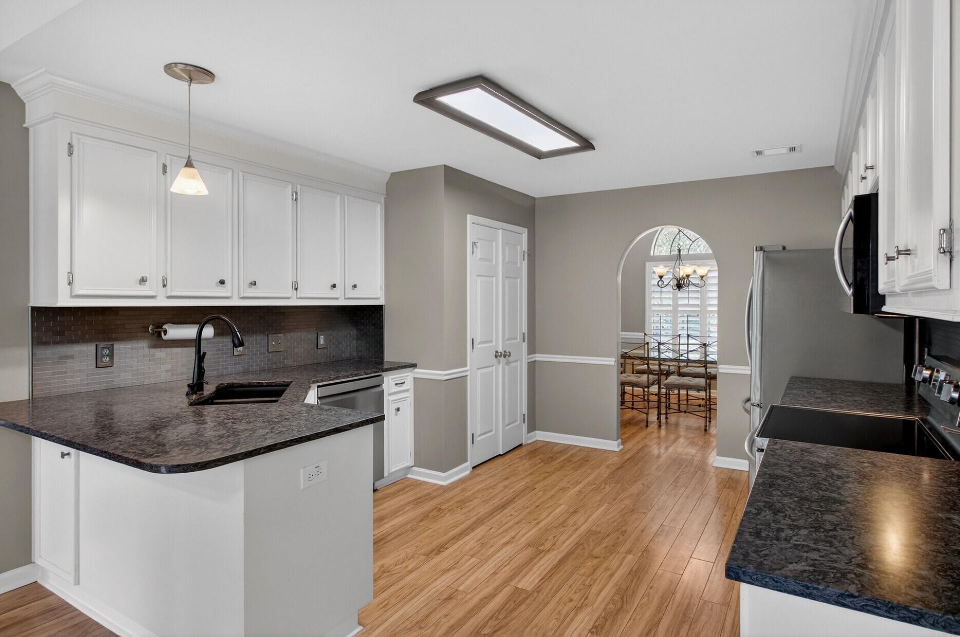 668 Majestic Oaks Drive Photo 17