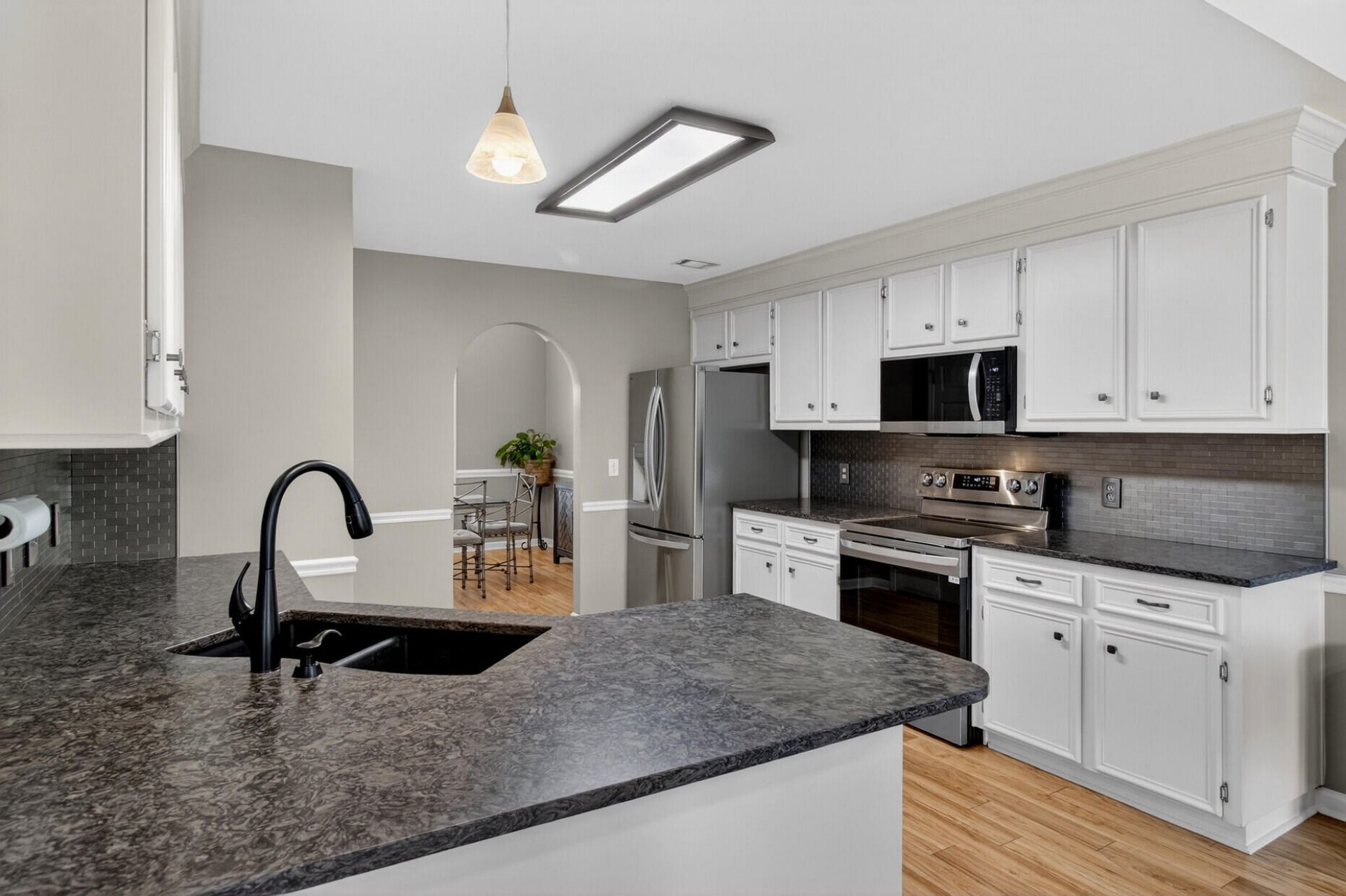 668 Majestic Oaks Drive Photo 19