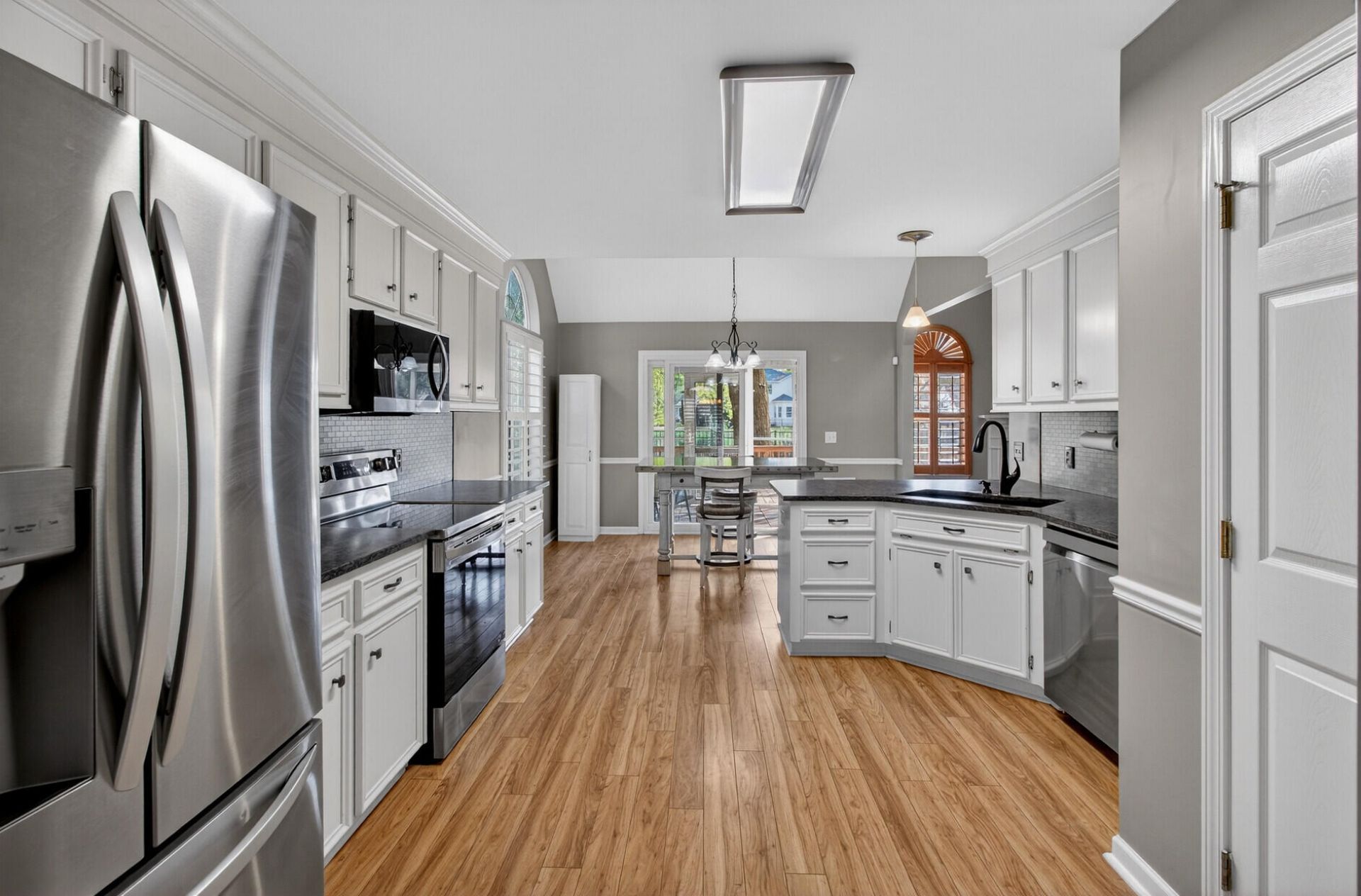 668 Majestic Oaks Drive Photo 24