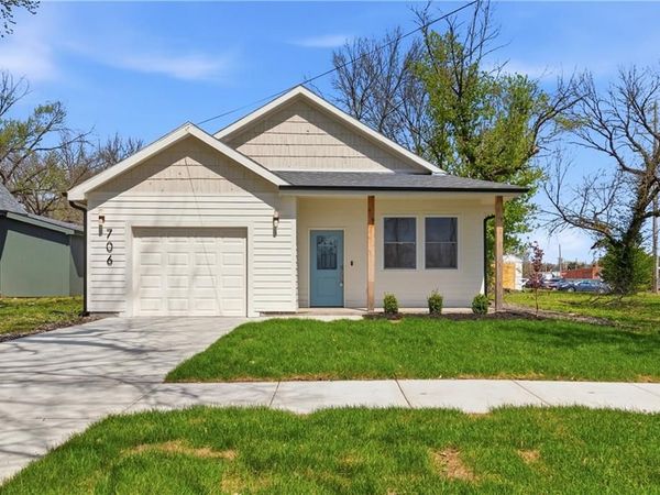 706 Pacific Avenue, Osawatomie, KS 66064