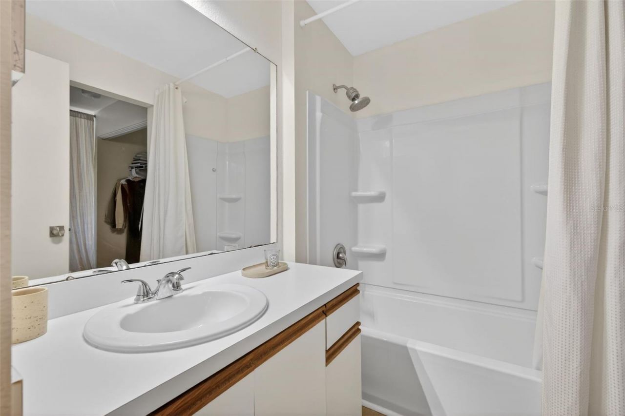 492 Santa Cruz Place Ne, Unit E, Saint Petersburg, FL 33703 Photo