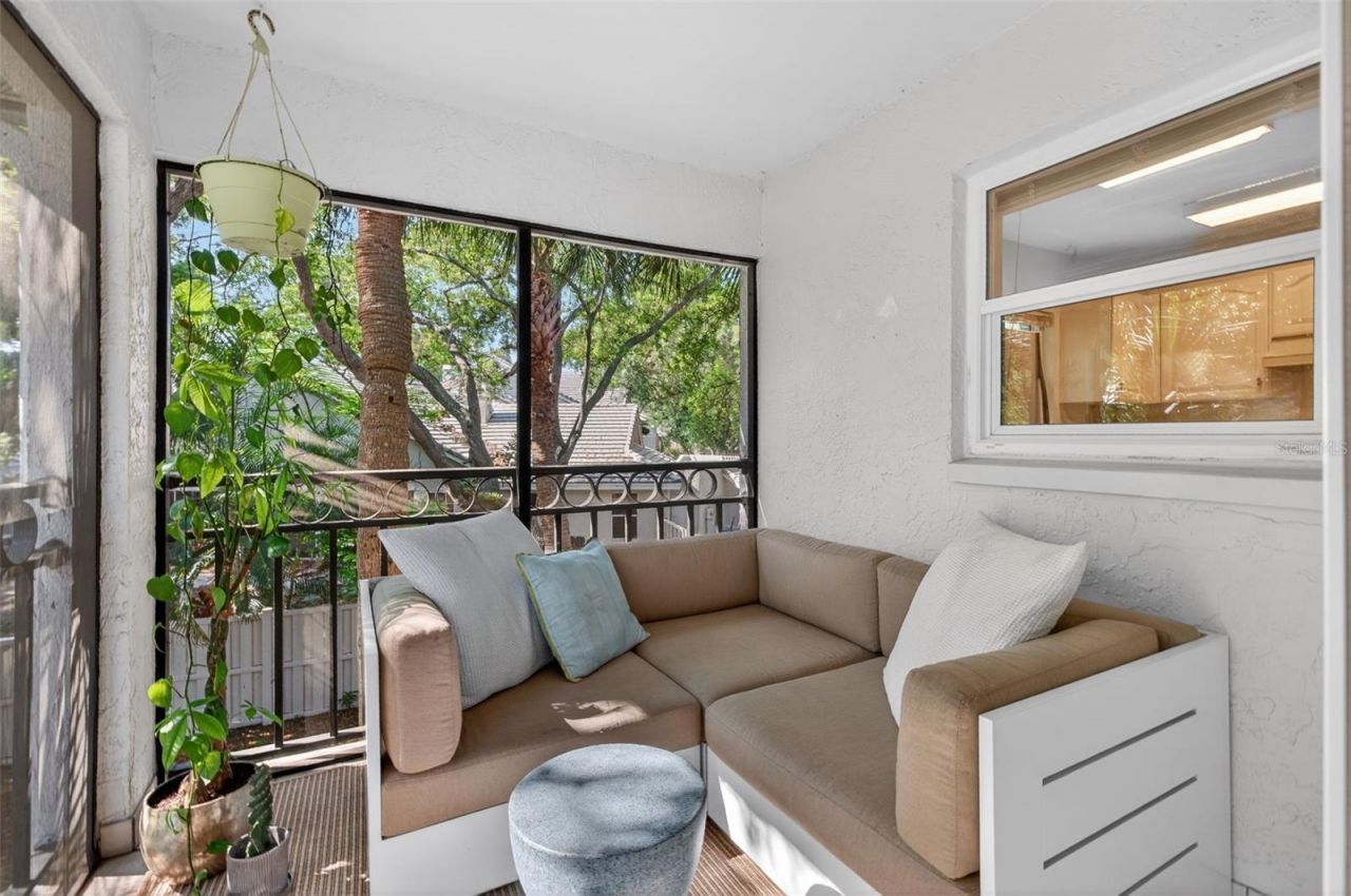 492 Santa Cruz Place Ne, Unit E, Saint Petersburg, FL 33703 Photo