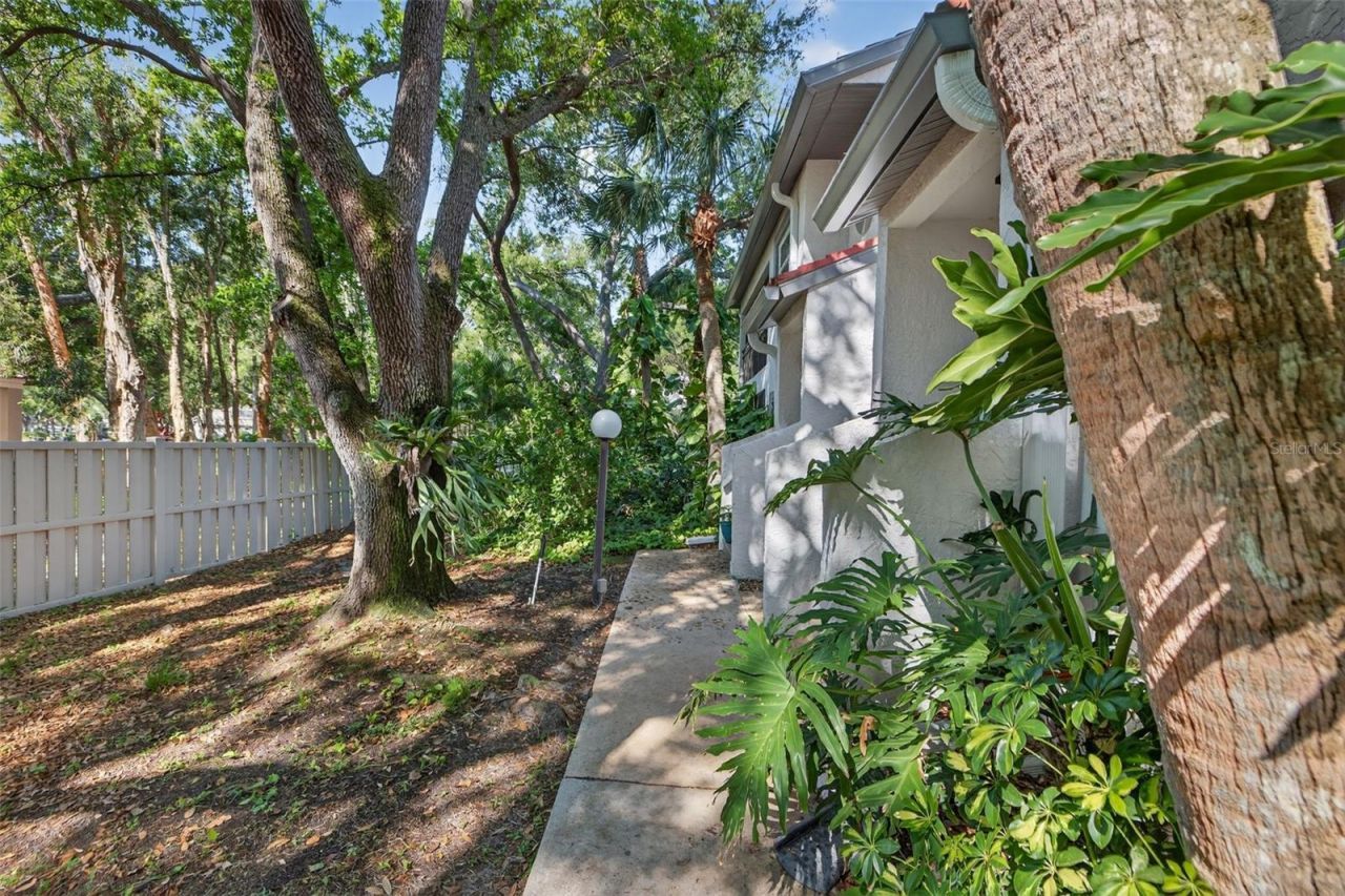 492 Santa Cruz Place Ne, Unit E, Saint Petersburg, FL 33703 Photo