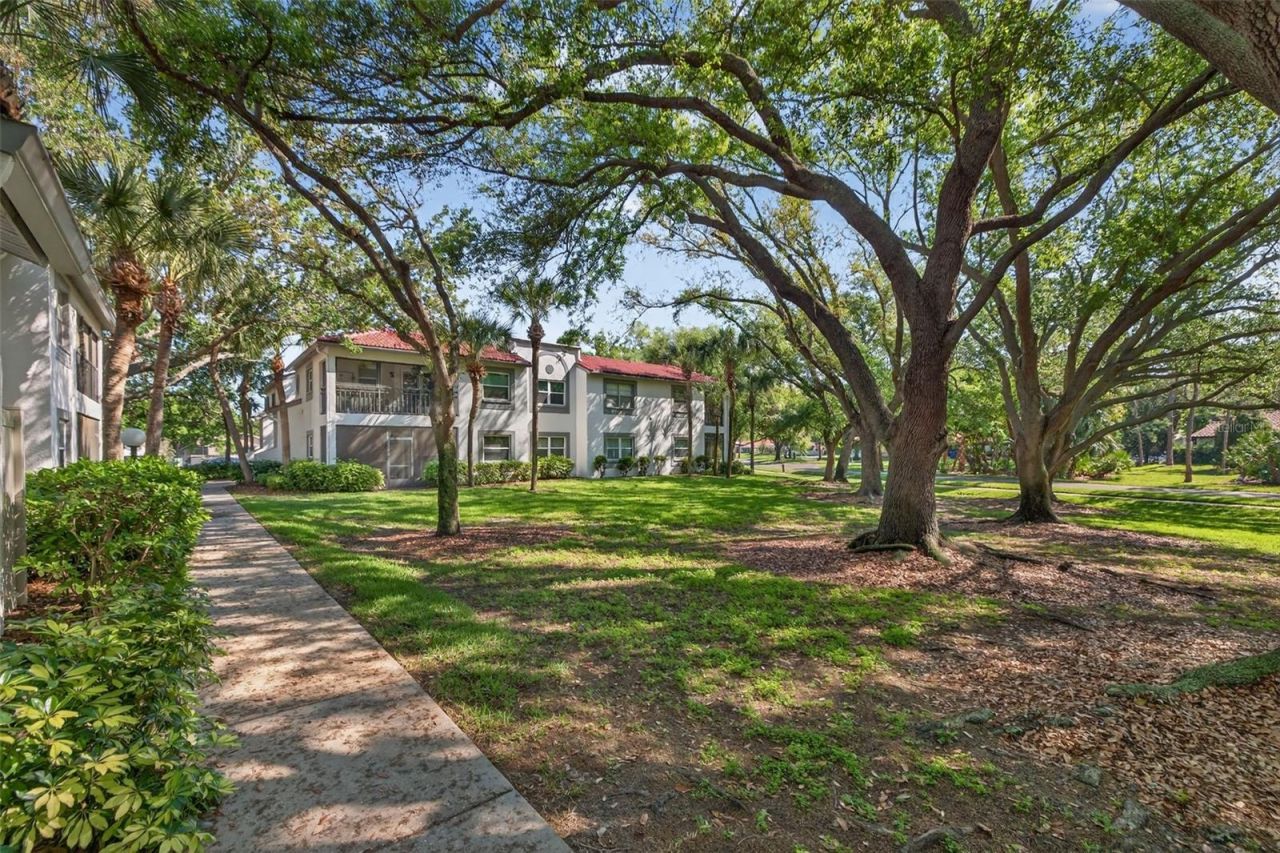 492 Santa Cruz Place Ne, Unit E, Saint Petersburg, FL 33703 Photo