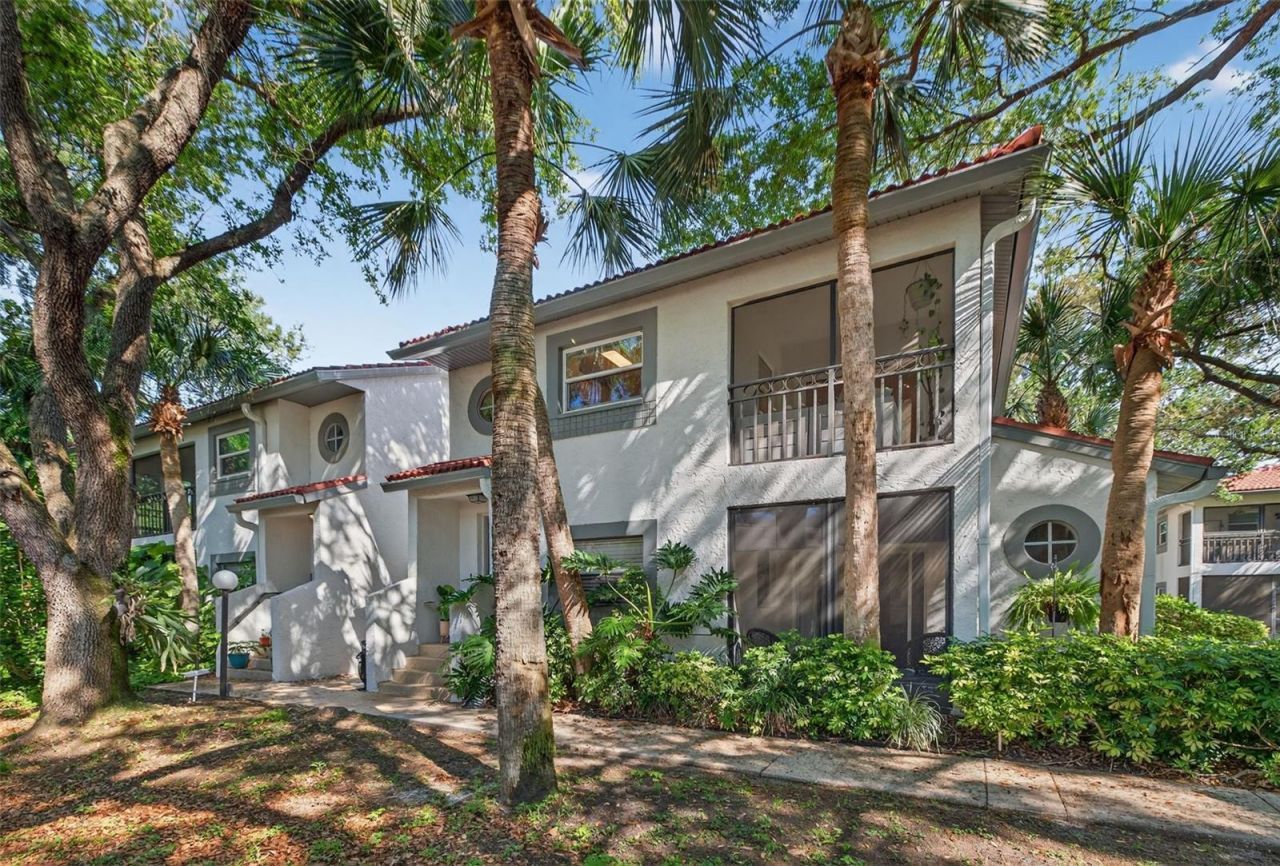 492 Santa Cruz Place Ne, Unit E, Saint Petersburg, FL 33703 Photo