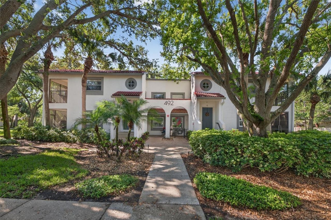 492 Santa Cruz Place Ne, Unit E, Saint Petersburg, FL 33703 Photo