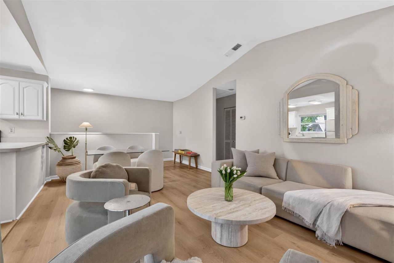 492 Santa Cruz Place Ne, Unit E, Saint Petersburg, FL 33703 Photo