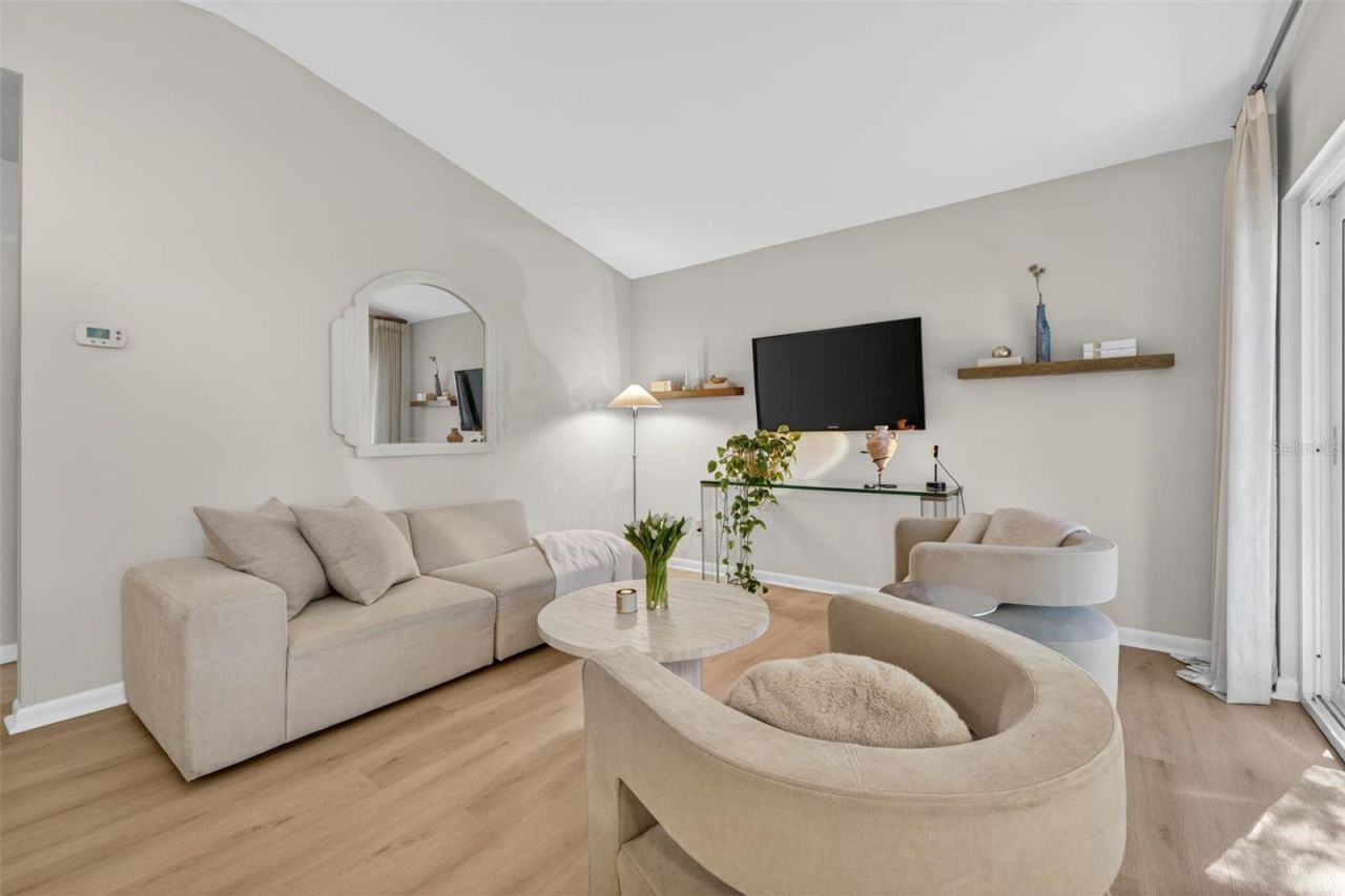 492 Santa Cruz Place Ne, Unit E, Saint Petersburg, FL 33703 Photo