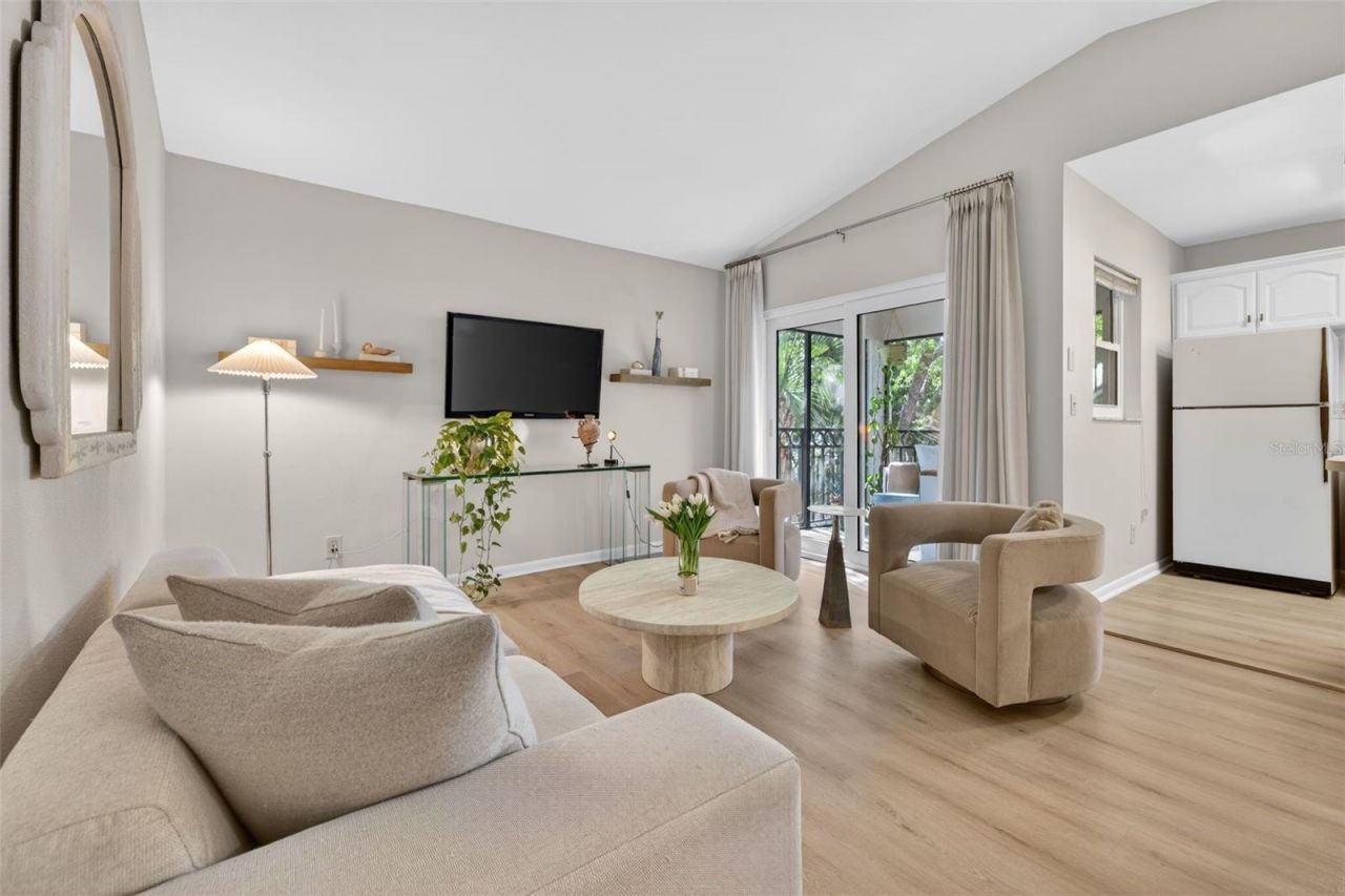 492 Santa Cruz Place Ne, Unit E, Saint Petersburg, FL 33703 Photo