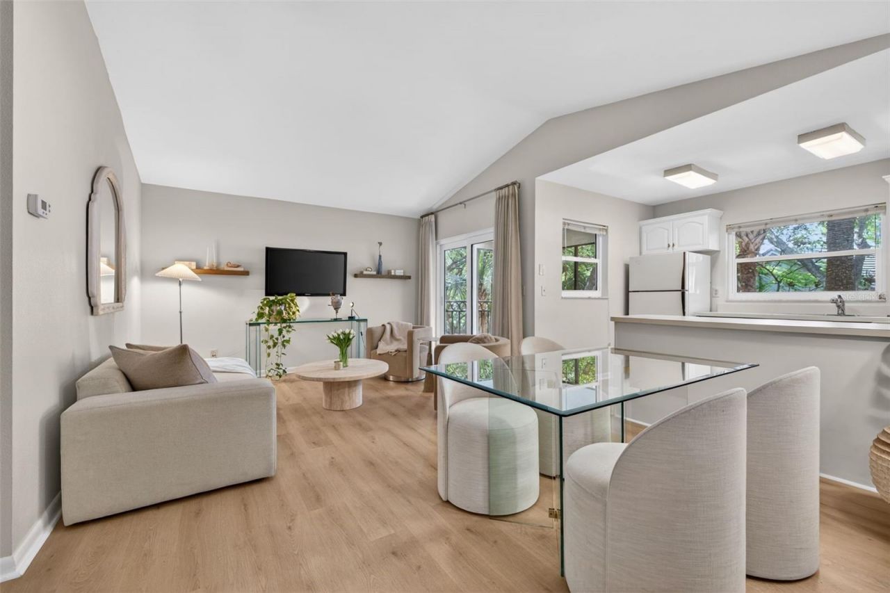 492 Santa Cruz Place Ne, Unit E, Saint Petersburg, FL 33703 Photo