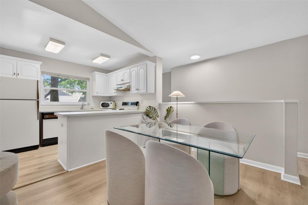 492 Santa Cruz Place Ne, Unit E, Saint Petersburg, FL 33703 Photo