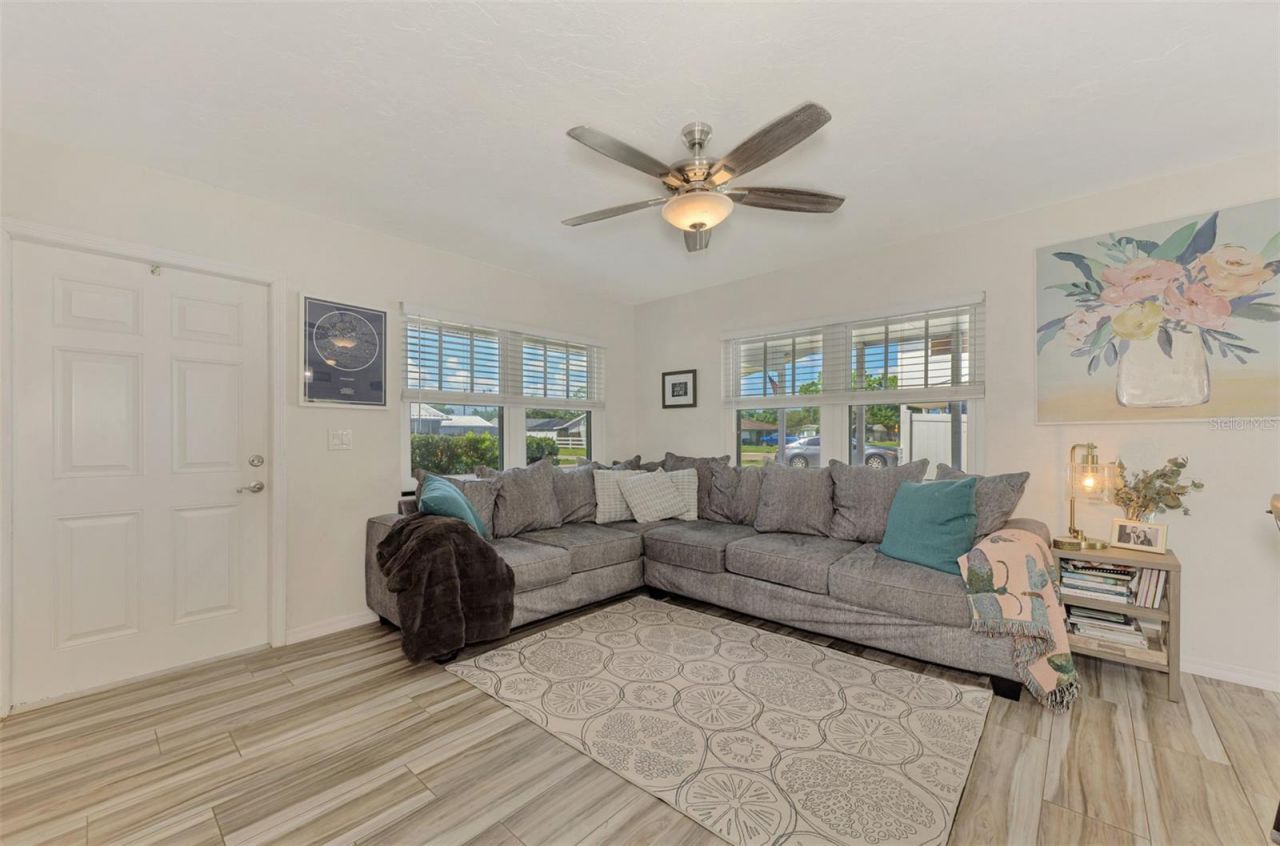 5807 28th Avenue Drive E, Bradenton, FL 34208 Photo