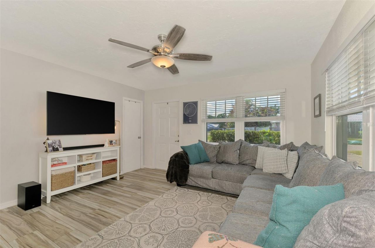 5807 28th Avenue Drive E, Bradenton, FL 34208 Photo