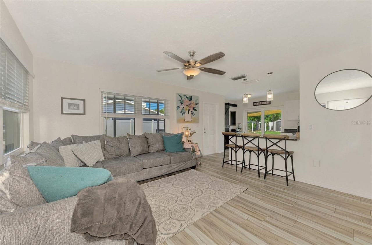 5807 28th Avenue Drive E, Bradenton, FL 34208 Photo