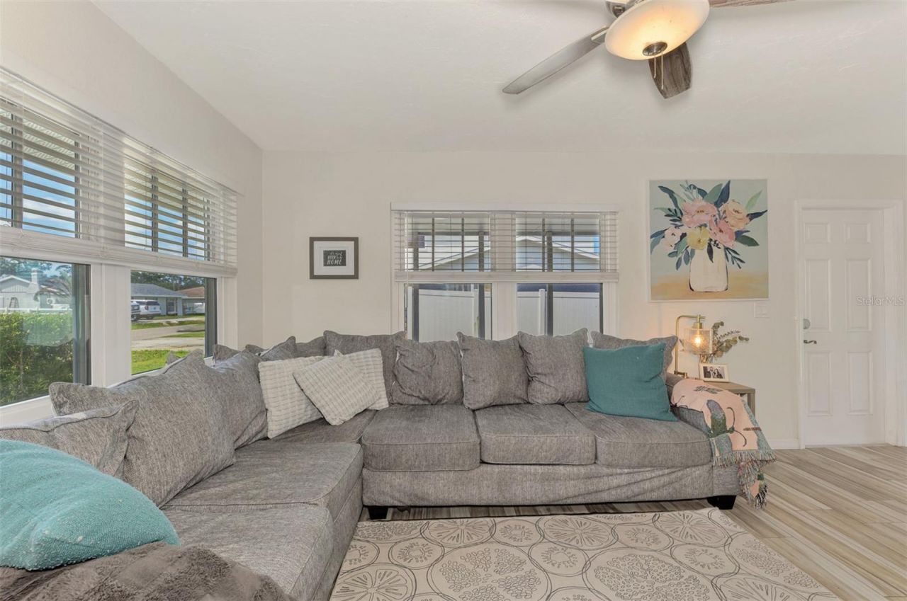 5807 28th Avenue Drive E, Bradenton, FL 34208 Photo