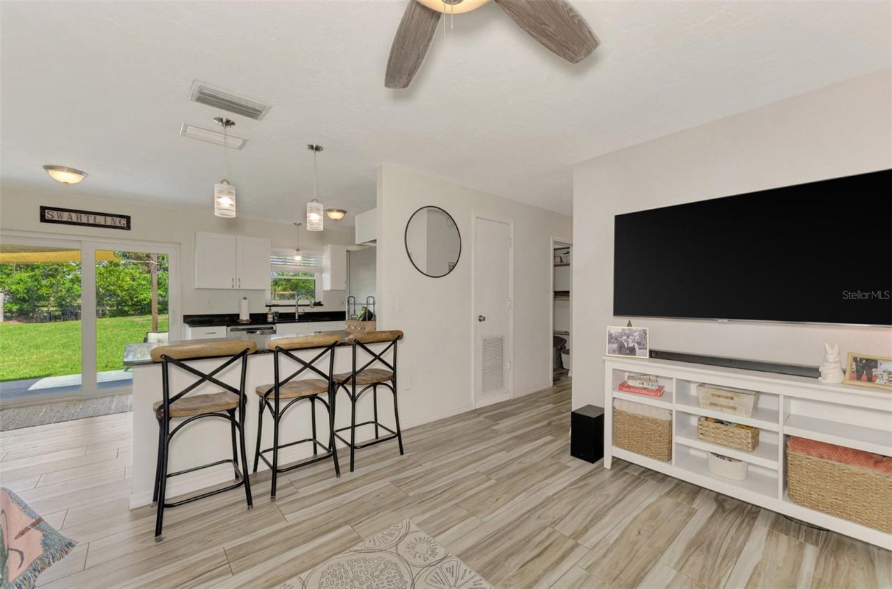 5807 28th Avenue Drive E, Bradenton, FL 34208 Photo