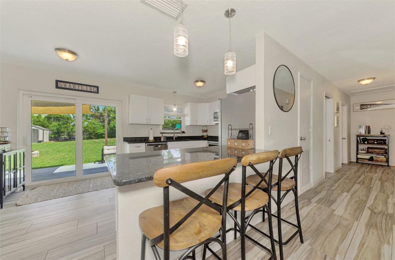 5807 28th Avenue Drive E, Bradenton, FL 34208 Photo