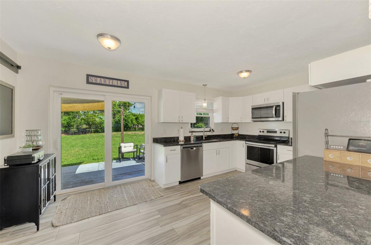 5807 28th Avenue Drive E, Bradenton, FL 34208 Photo