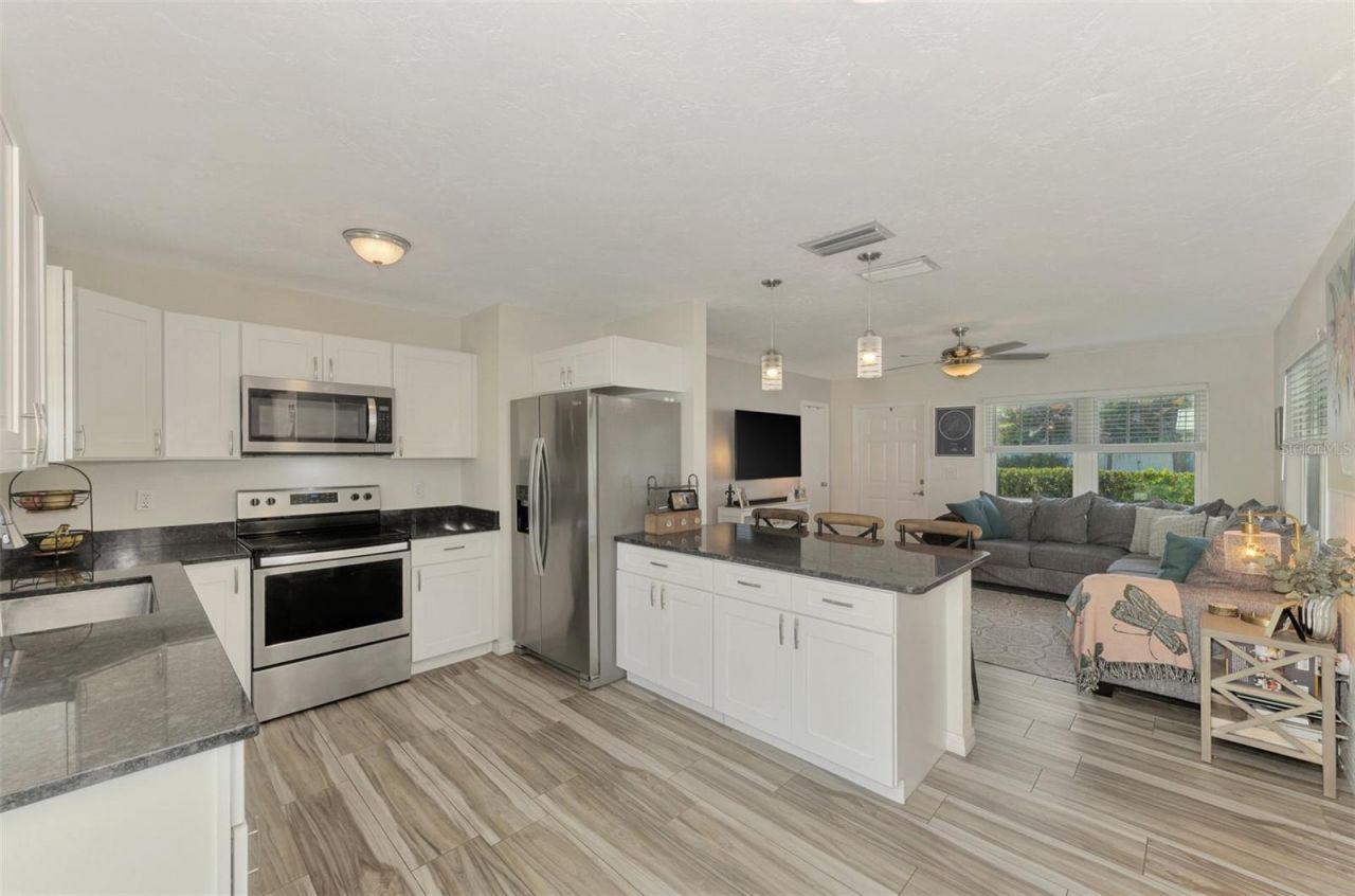 5807 28th Avenue Drive E, Bradenton, FL 34208 Photo