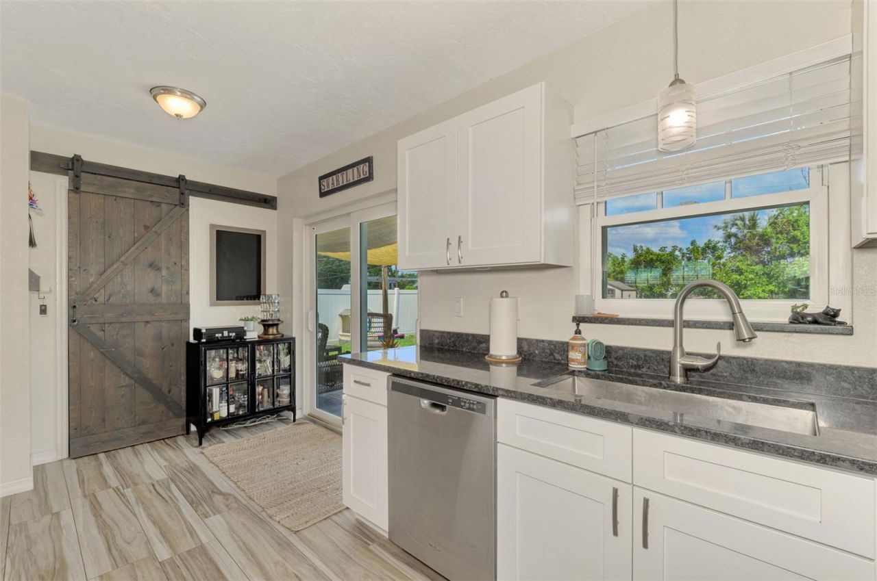 5807 28th Avenue Drive E, Bradenton, FL 34208 Photo