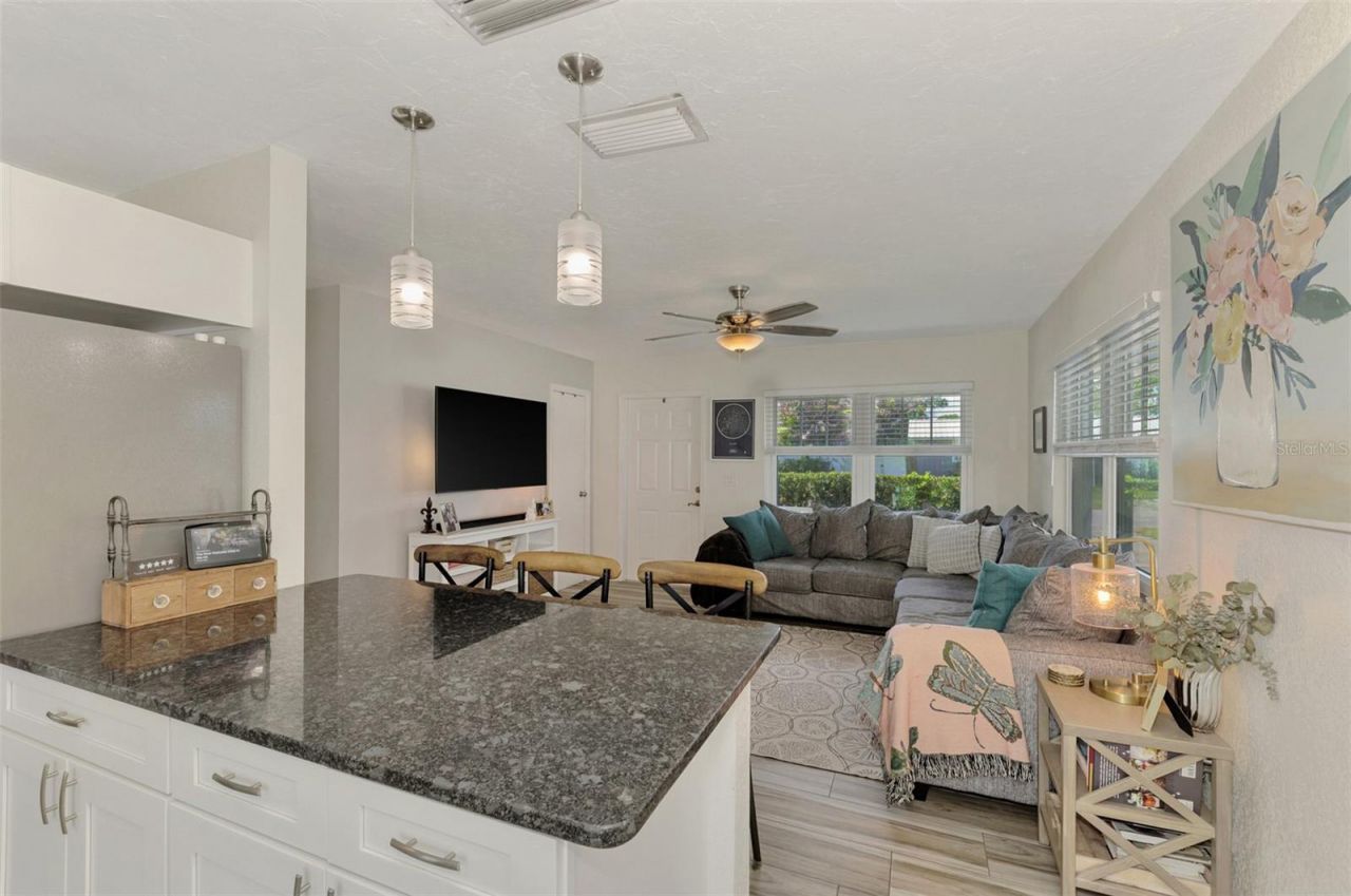 5807 28th Avenue Drive E, Bradenton, FL 34208 Photo