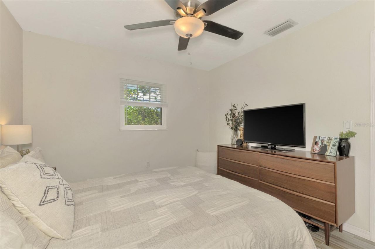 5807 28th Avenue Drive E, Bradenton, FL 34208 Photo