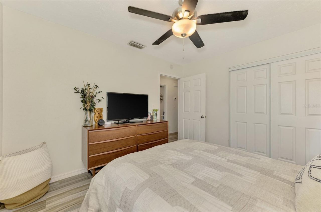 5807 28th Avenue Drive E, Bradenton, FL 34208 Photo