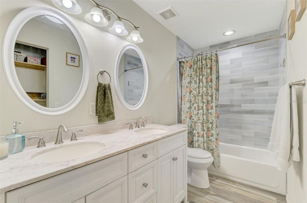 5807 28th Avenue Drive E, Bradenton, FL 34208 Photo