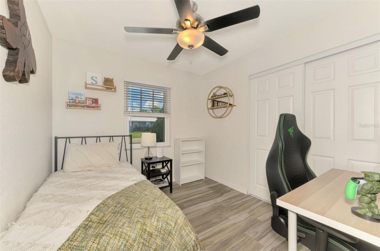 5807 28th Avenue Drive E, Bradenton, FL 34208 Photo