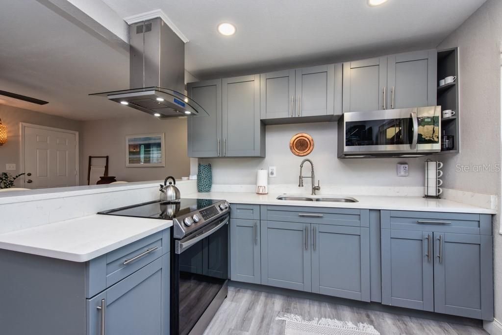 1325 54th Avenue N, Saint Petersburg, FL 33703 Photo