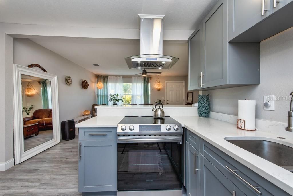 1325 54th Avenue N, Saint Petersburg, FL 33703 Photo