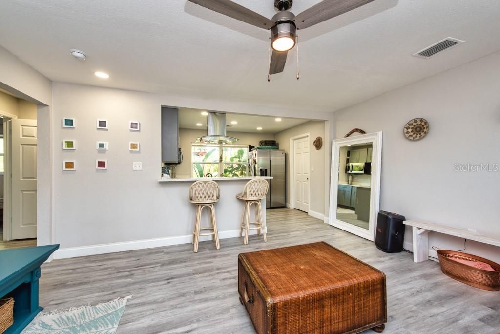 1325 54th Avenue N, Saint Petersburg, FL 33703 Photo