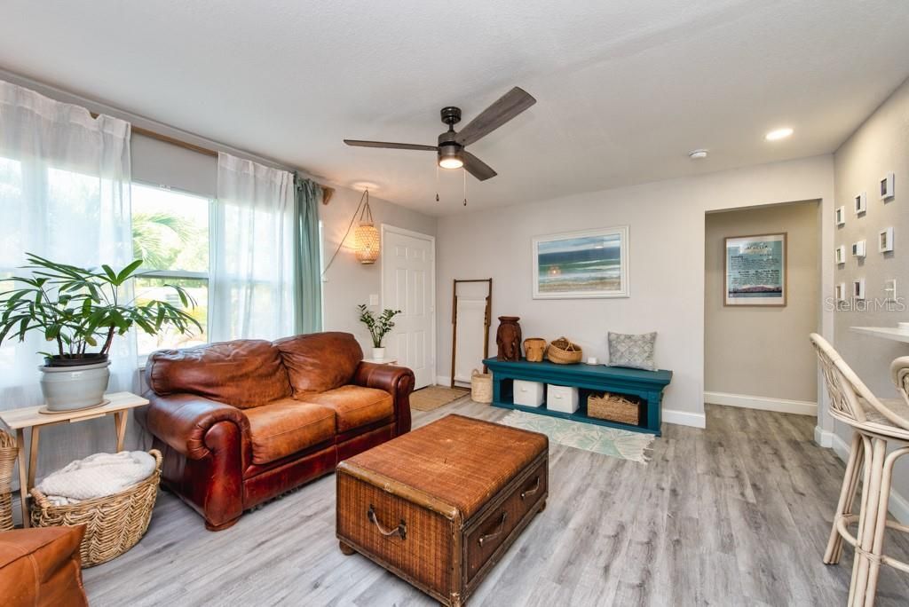 1325 54th Avenue N, Saint Petersburg, FL 33703 Photo